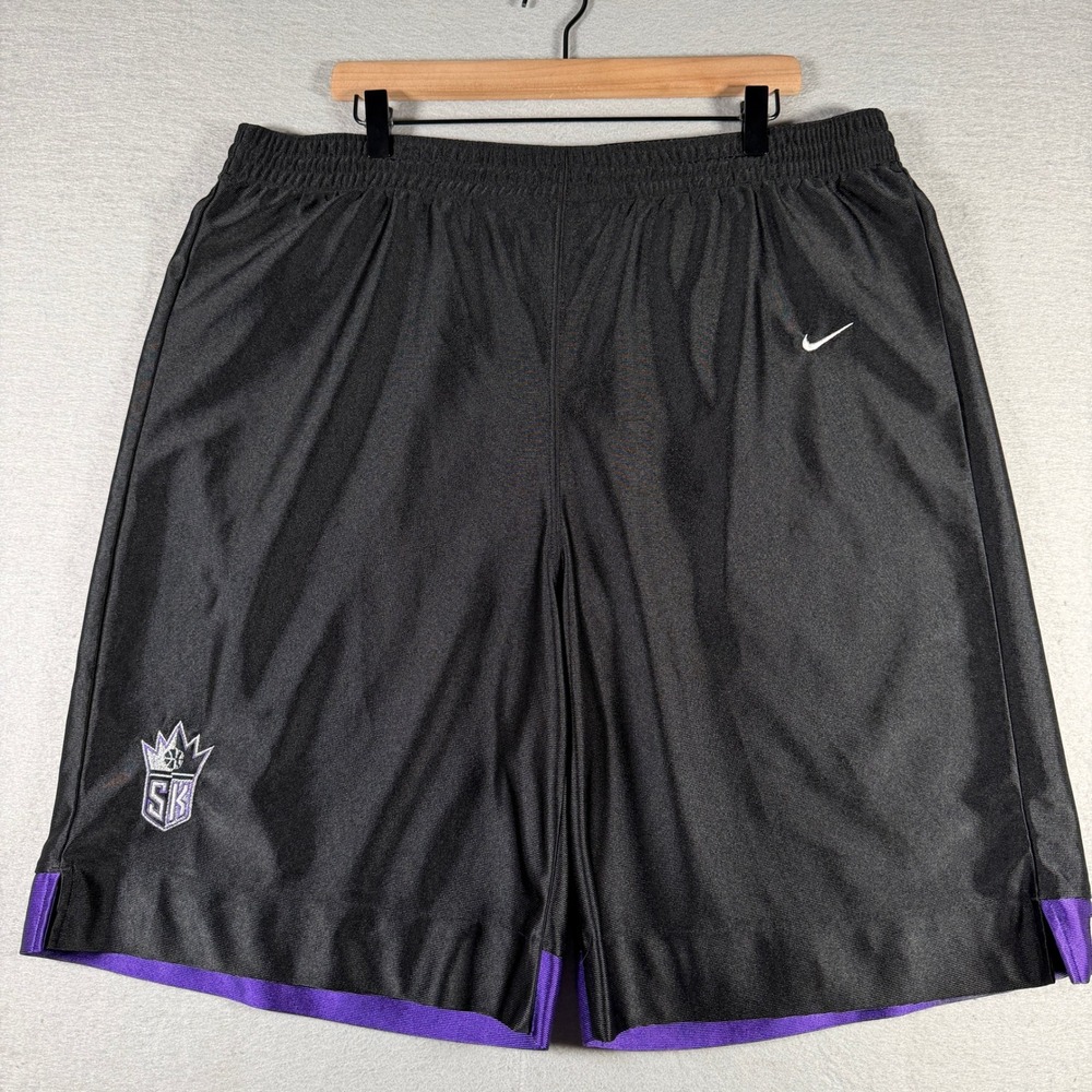Nike Team Sacramento Kings Basketball Shorts Mens XL Black Purple Vintage 2001